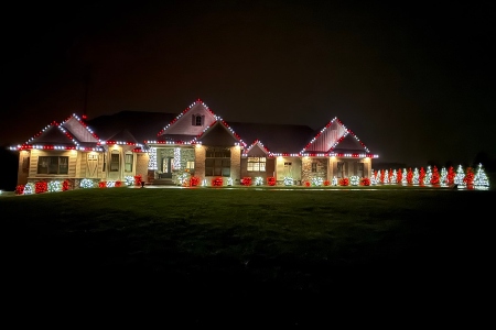 A Christmas Light Installation Pro Can Lighten Your Holiday Load Thumbnail