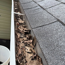 Gutter-Cleaning-in-Richmond-KY-Full-Gutter-Cleanout 4
