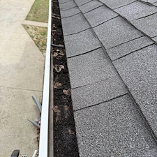 Gutter-Cleaning-in-Richmond-KY-Full-Gutter-Cleanout 3