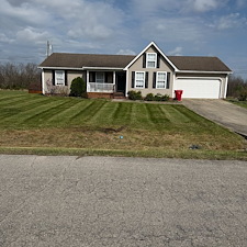 Professional-Lawn-Mowing-Service-In-Berea-KY 0